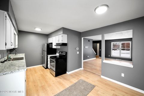 Tiny photo for 2161 Winterset Drive, Toledo, OH 43614 (MLS # 10003832)