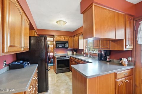 Tiny photo for 130 Oakland Avenue, Findlay, OH 45840 (MLS # 10005076)