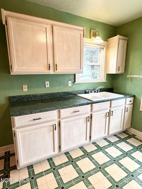 Tiny photo for 612 Thurston Street, Toledo, OH 43605 (MLS # 10014760)