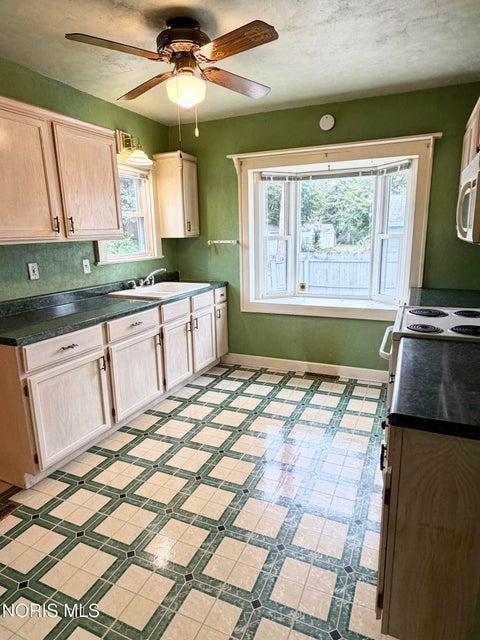 Tiny photo for 612 Thurston Street, Toledo, OH 43605 (MLS # 10014760)