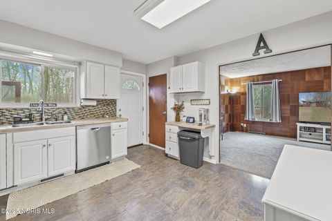 Tiny photo for 1626 Glenfield Lane, Toledo, OH 43614 (MLS # 10002363)