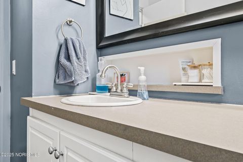 Tiny photo for 1626 Glenfield Lane, Toledo, OH 43614 (MLS # 10002363)