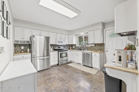 Tiny photo for 1626 Glenfield Lane, Toledo, OH 43614 (MLS # 10002363)