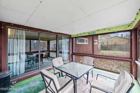 Tiny photo for 1626 Glenfield Lane, Toledo, OH 43614 (MLS # 10002363)