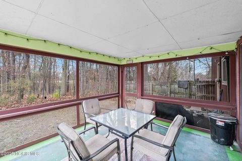 Tiny photo for 1626 Glenfield Lane, Toledo, OH 43614 (MLS # 10002363)