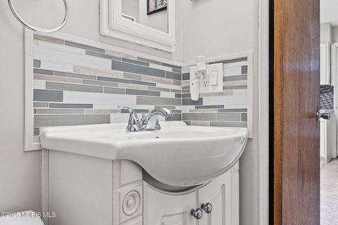 Tiny photo for 1626 Glenfield Lane, Toledo, OH 43614 (MLS # 10002363)