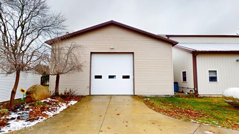 Photo of 1001 Oak Street, Woodville, OH 43469 (MLS # 10002464)