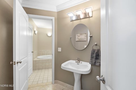 Tiny photo for 2214 Woods Edge Court, Toledo, OH 43615 (MLS # 10012692)