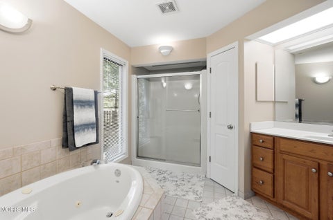 Tiny photo for 2214 Woods Edge Court, Toledo, OH 43615 (MLS # 10012692)