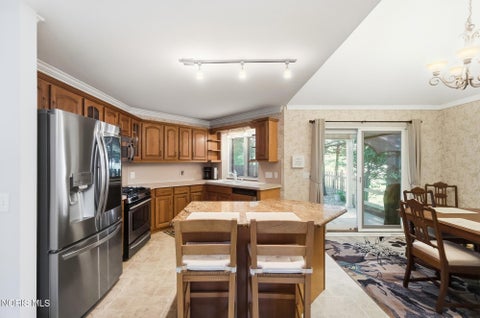 Tiny photo for 2214 Woods Edge Court, Toledo, OH 43615 (MLS # 10012692)