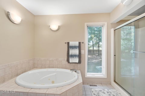 Tiny photo for 2214 Woods Edge Court, Toledo, OH 43615 (MLS # 10012692)
