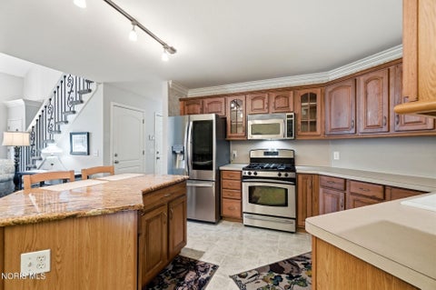 Tiny photo for 2214 Woods Edge Court, Toledo, OH 43615 (MLS # 10012692)