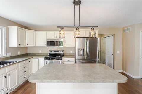 Tiny photo for 4820 Laurel Hill Place, Toledo, OH 43614 (MLS # 10012679)