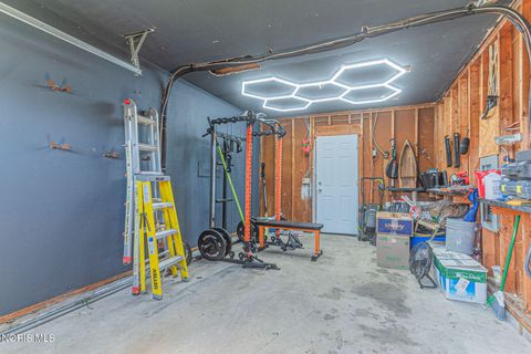 Tiny photo for 2637 Coveview Drive, Toledo, OH 43611 (MLS # 10008263)