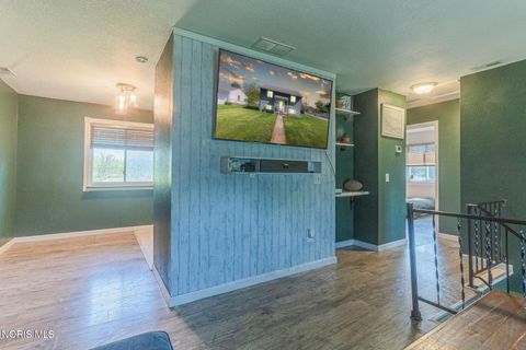 Tiny photo for 2637 Coveview Drive, Toledo, OH 43611 (MLS # 10008263)