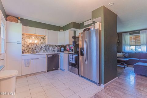 Tiny photo for 2637 Coveview Drive, Toledo, OH 43611 (MLS # 10008263)