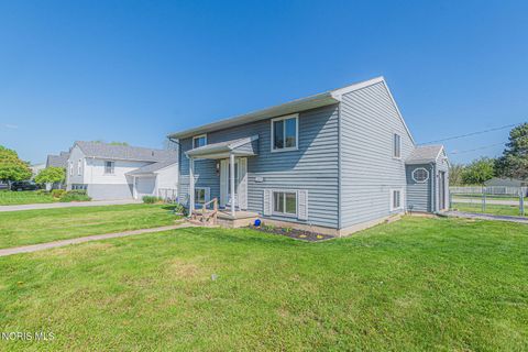 Tiny photo for 2637 Coveview Drive, Toledo, OH 43611 (MLS # 10008263)