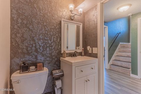 Tiny photo for 2637 Coveview Drive, Toledo, OH 43611 (MLS # 10008263)