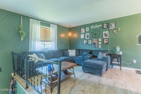 Tiny photo for 2637 Coveview Drive, Toledo, OH 43611 (MLS # 10008263)