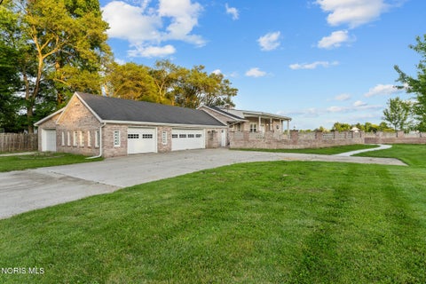 Tiny photo for 28960 N Fostoria Road, Millbury, OH 43447 (MLS # 10008533)
