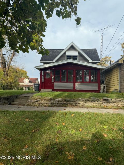 Tiny photo for 2721 Albion Street, Toledo, OH 43610 (MLS # 10000856)