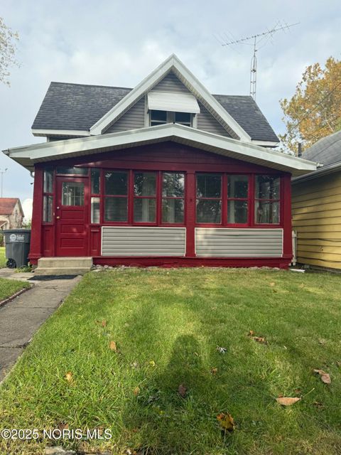 Photo of 2721 Albion Street, Toledo, OH 43610 (MLS # 10000856) Photo of 2721 Albion Street, Toledo, OH 43610 (MLS # 10000856)