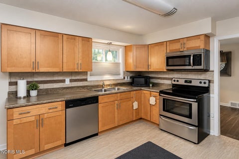 Tiny photo for 4805 Paisley Road, Toledo, OH 43615 (MLS # 10013623)