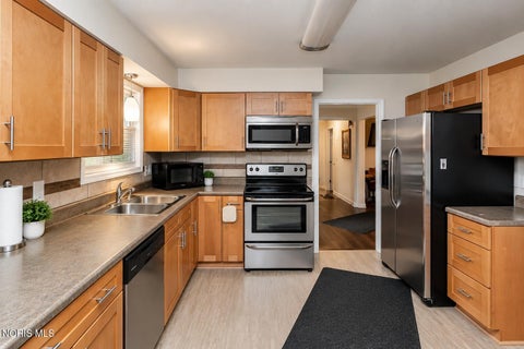 Tiny photo for 4805 Paisley Road, Toledo, OH 43615 (MLS # 10013623)