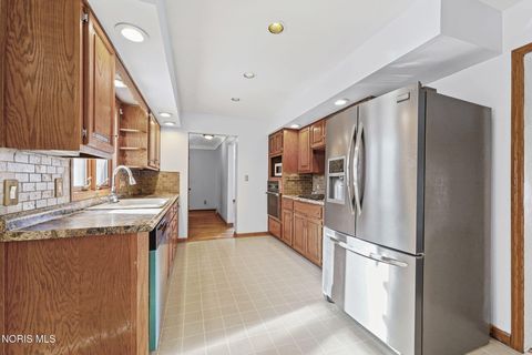 Tiny photo for 1421 Conneaut Avenue, Bowling Green, OH 43402 (MLS # 10005799)