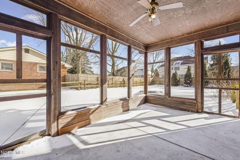 Tiny photo for 1421 Conneaut Avenue, Bowling Green, OH 43402 (MLS # 10005799)