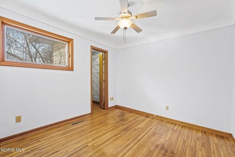 Tiny photo for 1421 Conneaut Avenue, Bowling Green, OH 43402 (MLS # 10005799)