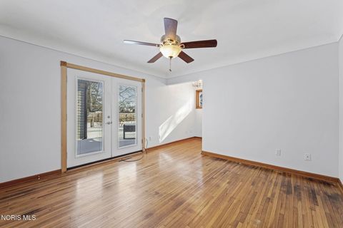 Tiny photo for 1421 Conneaut Avenue, Bowling Green, OH 43402 (MLS # 10005799)