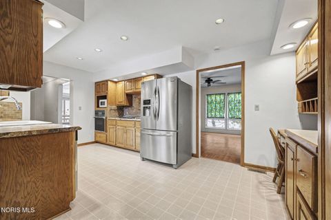 Tiny photo for 1421 Conneaut Avenue, Bowling Green, OH 43402 (MLS # 10005799)