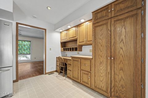 Tiny photo for 1421 Conneaut Avenue, Bowling Green, OH 43402 (MLS # 10005799)