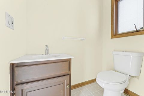 Tiny photo for 1421 Conneaut Avenue, Bowling Green, OH 43402 (MLS # 10005799)