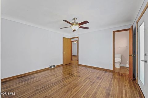 Tiny photo for 1421 Conneaut Avenue, Bowling Green, OH 43402 (MLS # 10005799)