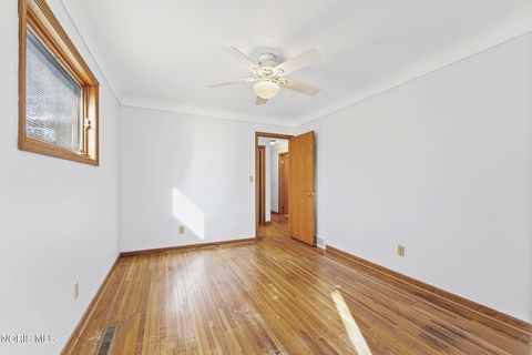 Tiny photo for 1421 Conneaut Avenue, Bowling Green, OH 43402 (MLS # 10005799)