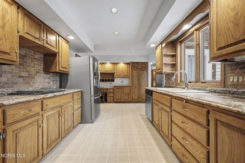 Tiny photo for 1421 Conneaut Avenue, Bowling Green, OH 43402 (MLS # 10005799)