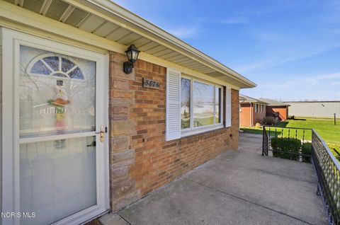 Tiny photo for 5874 Taylor Avenue, Walbridge, OH 43465 (MLS # 10005608)