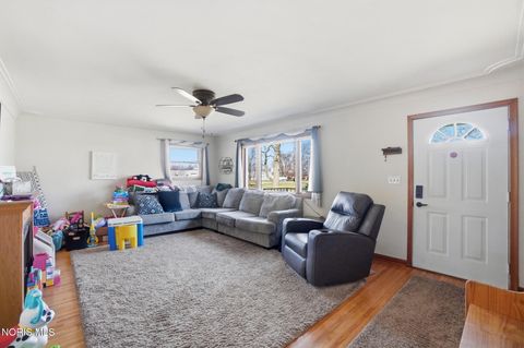 Tiny photo for 5874 Taylor Avenue, Walbridge, OH 43465 (MLS # 10005608)