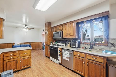 Tiny photo for 5874 Taylor Avenue, Walbridge, OH 43465 (MLS # 10005608)