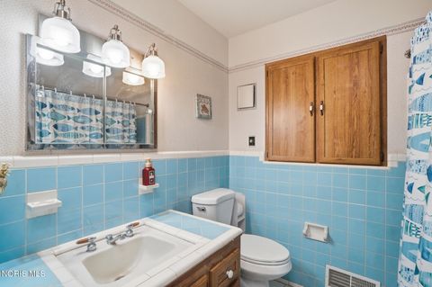 Tiny photo for 5874 Taylor Avenue, Walbridge, OH 43465 (MLS # 10005608)