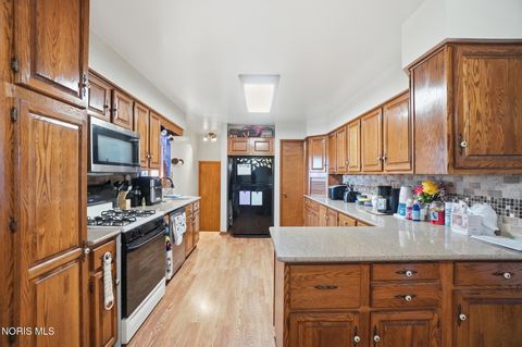 Tiny photo for 5874 Taylor Avenue, Walbridge, OH 43465 (MLS # 10005608)