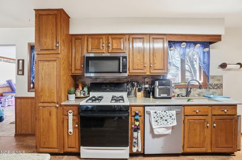 Tiny photo for 5874 Taylor Avenue, Walbridge, OH 43465 (MLS # 10005608)