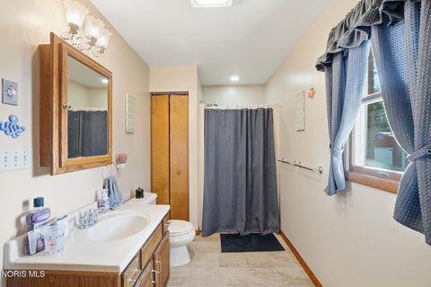 Tiny photo for 5874 Taylor Avenue, Walbridge, OH 43465 (MLS # 10005608)