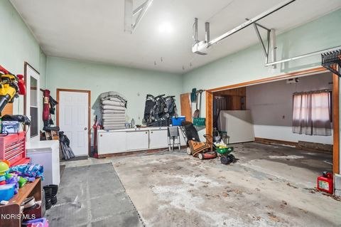 Tiny photo for 5874 Taylor Avenue, Walbridge, OH 43465 (MLS # 10005608)