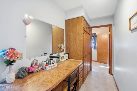 Tiny photo for 5874 Taylor Avenue, Walbridge, OH 43465 (MLS # 10005608)