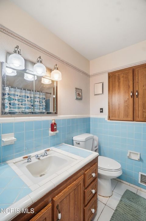 Tiny photo for 5874 Taylor Avenue, Walbridge, OH 43465 (MLS # 10005608)