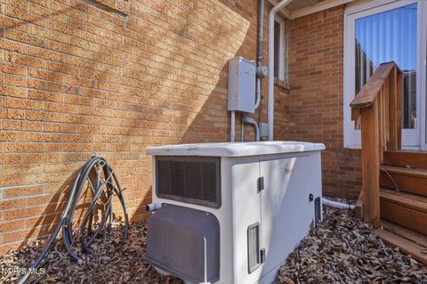 Tiny photo for 5874 Taylor Avenue, Walbridge, OH 43465 (MLS # 10005608)