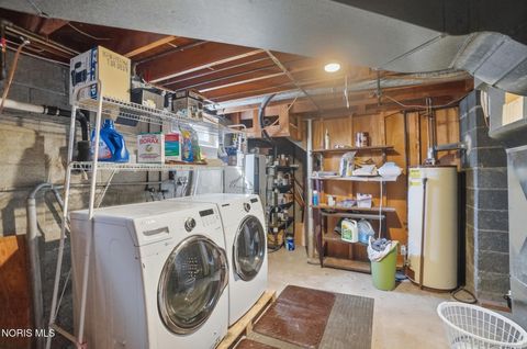 Tiny photo for 5874 Taylor Avenue, Walbridge, OH 43465 (MLS # 10005608)